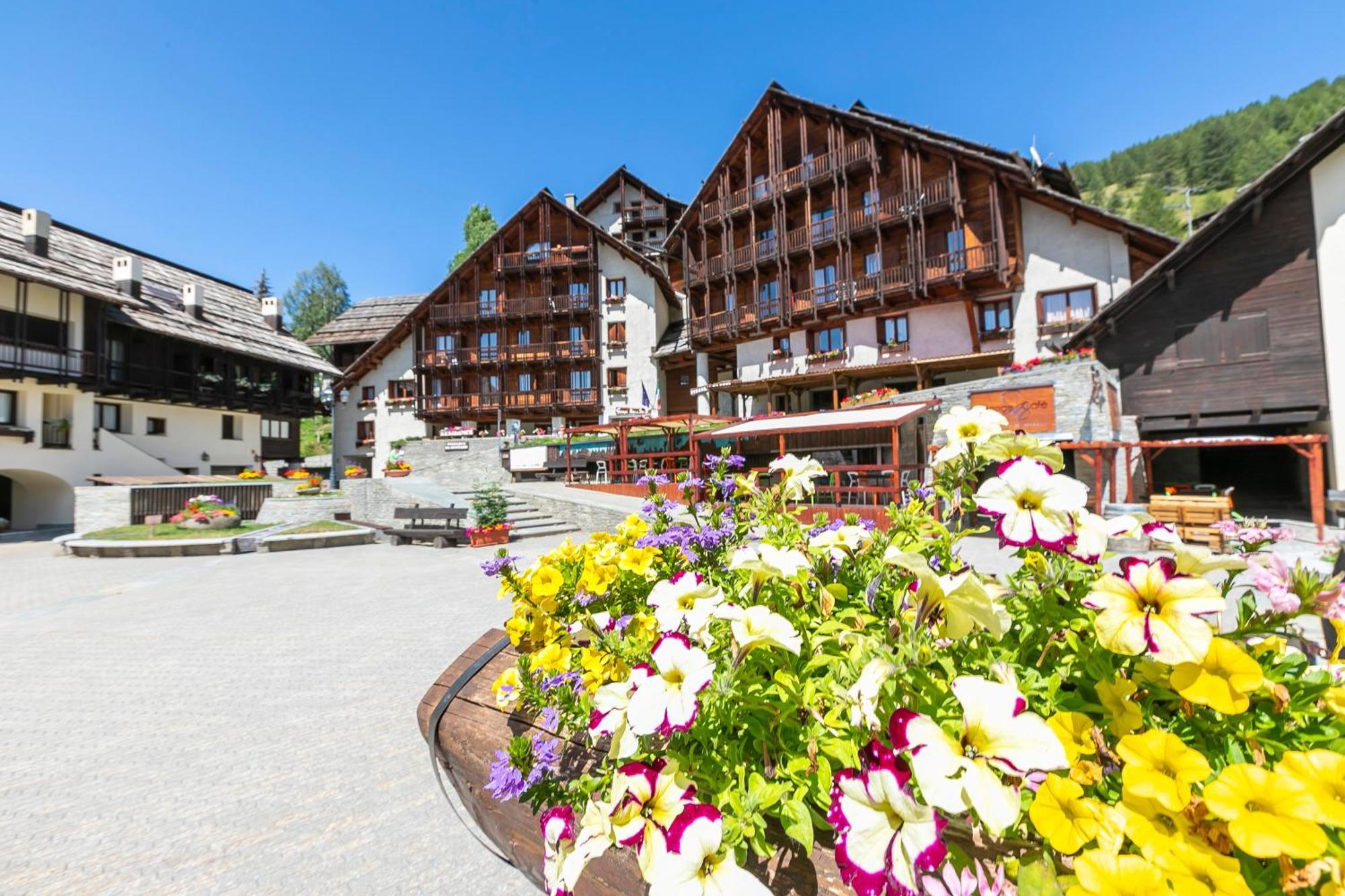 Grange Hike & Ski Sestriere Apartments Экстерьер фото